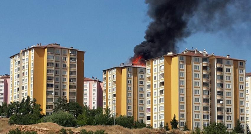 10 katlı binanın çatısı ısıtıcı tüplerden yandı