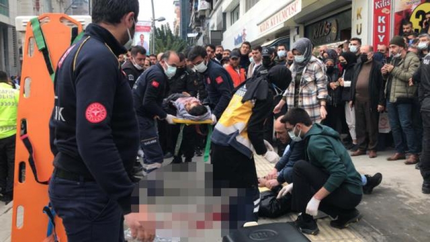 10'uncu kattan kendini boşluğa bırakan kadın, yoldan geçen vatandaşın üzerine düştü: 1 ölü, 1 ağır yaralı