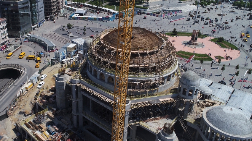 Taksim Camii’nde minarelerin yapımına başlandı