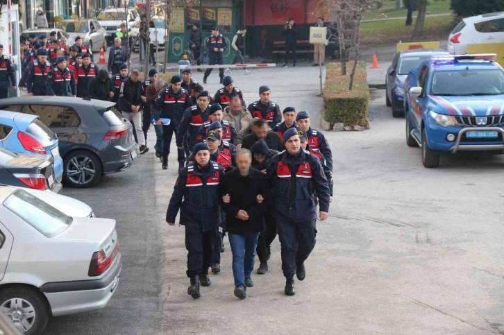 100 milyon TL’lik kablo hırsızlığının 20 şüphelisi adli kontrol şartıyla serbest bırakıldı
