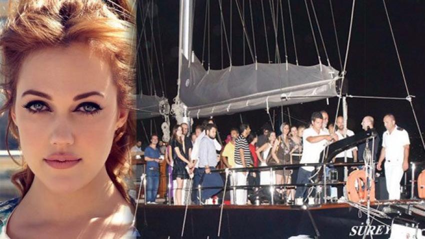 Meryem Uzerli yeni yaşını 32 metrelik yatta kutladı 