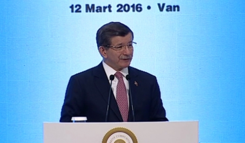 Davutoğlu’ndan sağlık personeline müjde