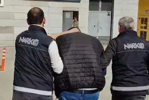 13 yıl 8 ay 23 gün hapis cezası bulunan şahıs, başka kimlikle yakalandı
