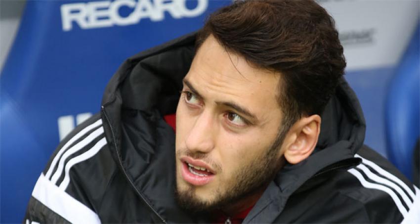 Hakan Çalhanoğlu'na çirkin hareket