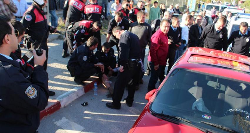 İzmir’de şüpheli araç 2 polisi yaraladı!