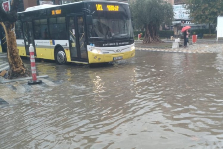 Bursa’da dolu hayatı felç etti