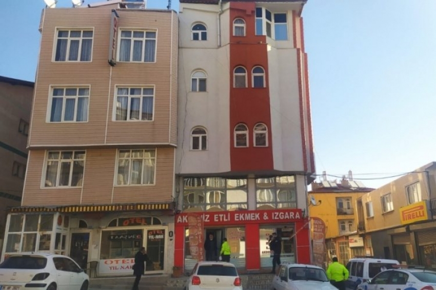 Bir öğretmen otel odasında ölü bulundu