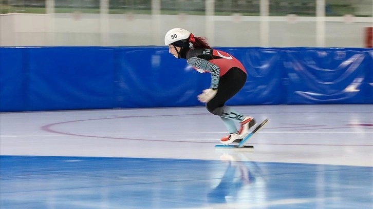 14 yaşındaki başarılı sürat pateni sporcusu Derya Karadağ, olimpiyatları hedefliyor