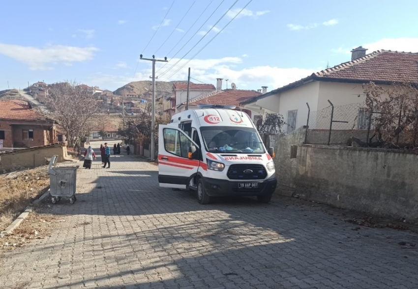 Emekli öğretmen çatı arasında ölü bulundu