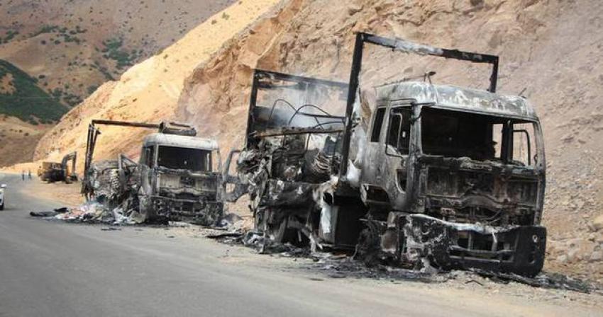 PKK'lılar şantiye basıp 12 iş makinasını ateşe verdi!