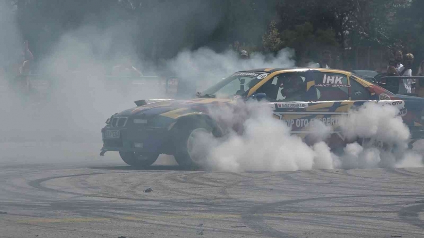 Bursa'da driftçilerin gösterileri nefes kesti