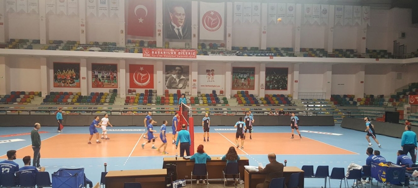 Karacabey Belediyespor Voleybol Takımı 2. Lig yolunda fırtına gibi