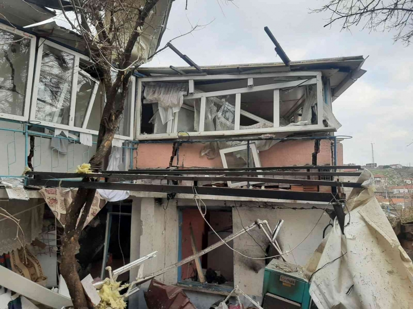 Mutfak tüpü bomba gibi patladı