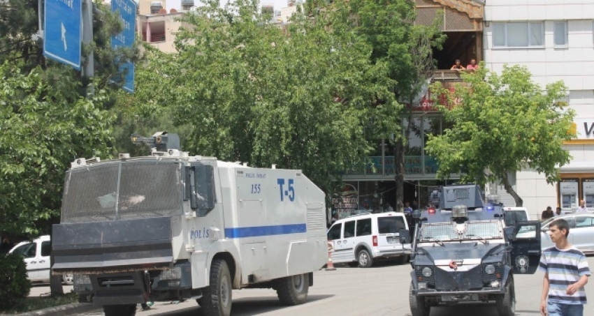 O ilde Emniyet Müdürlüğü caddesi trafiğe kapatıldı