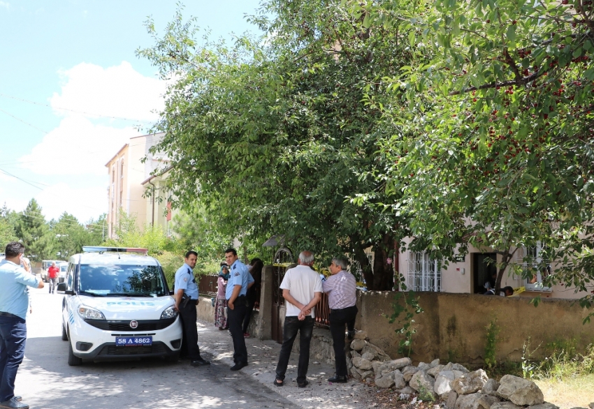 Kardeşine silah çekti, yengesini yaraladı