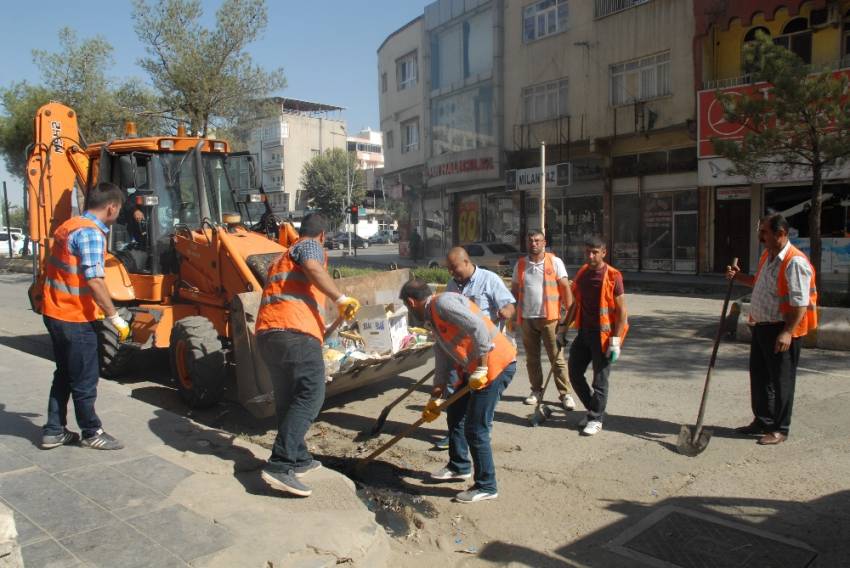 Kayyum atanan belediye işçileri iş bırakınca...