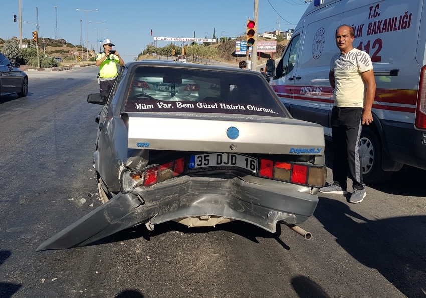 Kırmızı ışıkta duran otomobillere çarptı: 1 yaralı