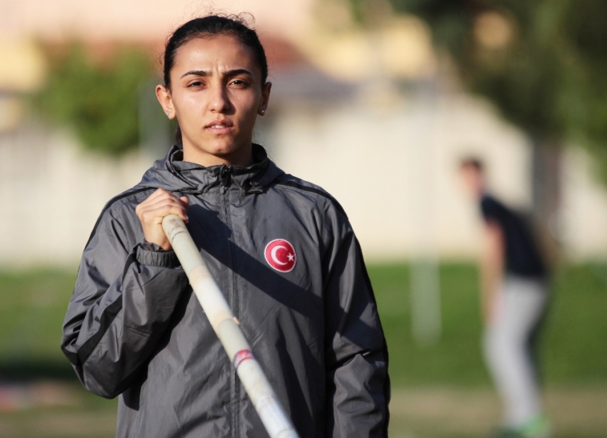 Ailesinden habersiz antrenmanlara gitti, Türkiye rekoru kırdı