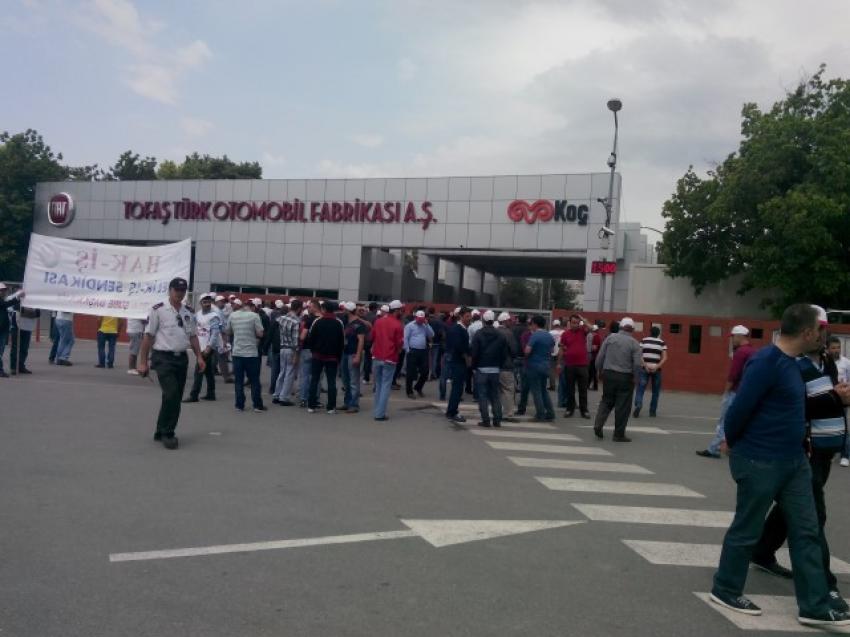 Tofaş'ta iş bırakma eylemine devam!  İşçiler, vardiyaları bitmesine rağmen dışarı çıkmadı