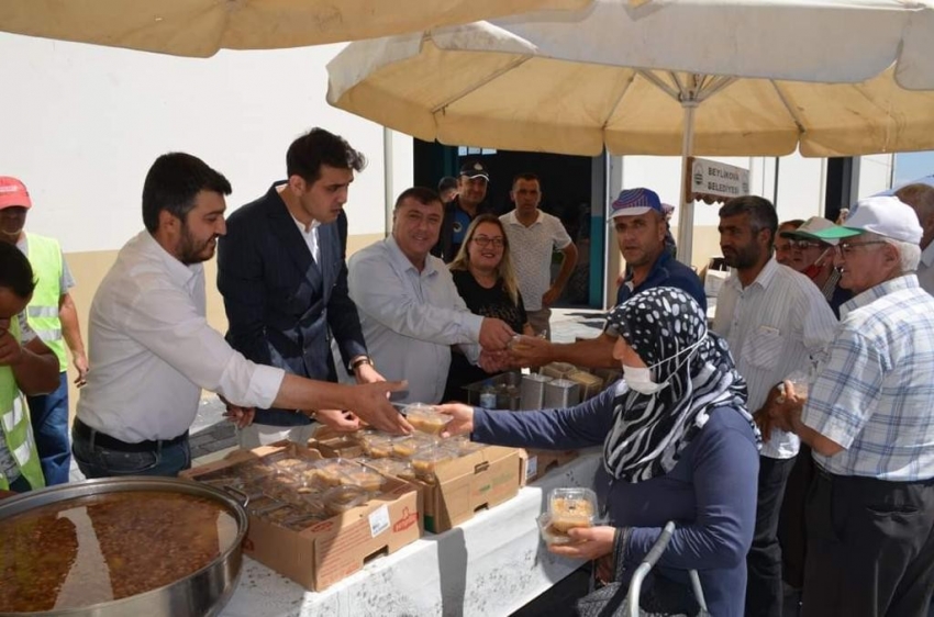 Geleneksel aşure ikramı bu yıl da gerçekleştirildi