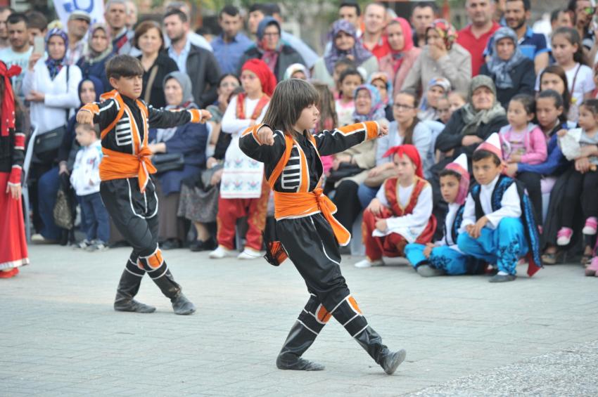 Balkan Folklör Şöleni başladı