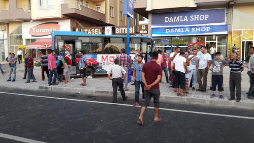 Halk otobüsü ile kamyonet çarpıştı