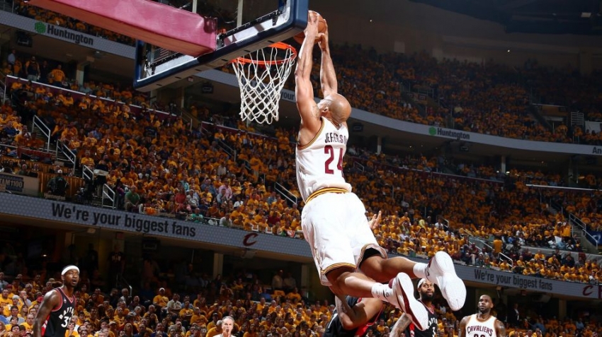 Cleveland Raptors'ı bozguna uğrattı