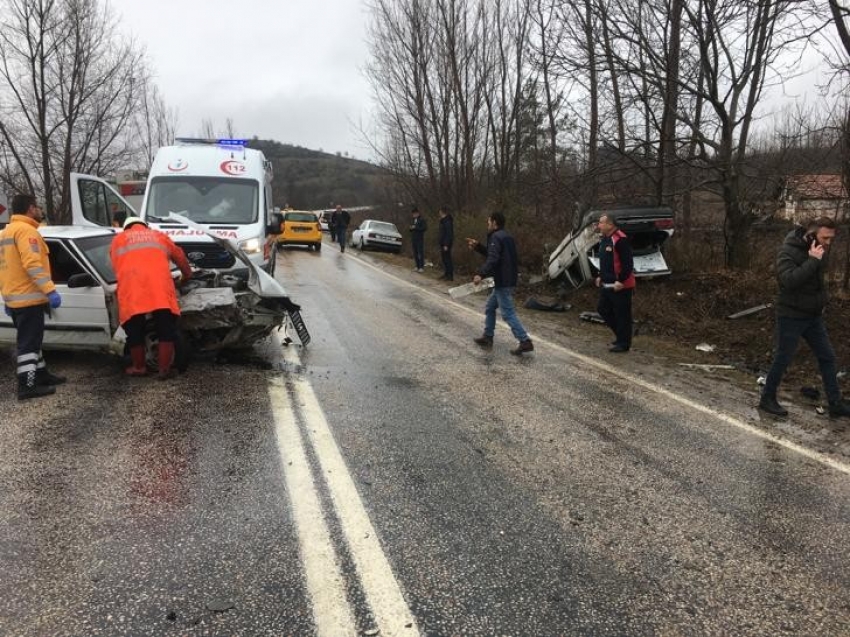 Tokat’ta otomobiller kafa kafaya çarpıştı: 6 yaralı