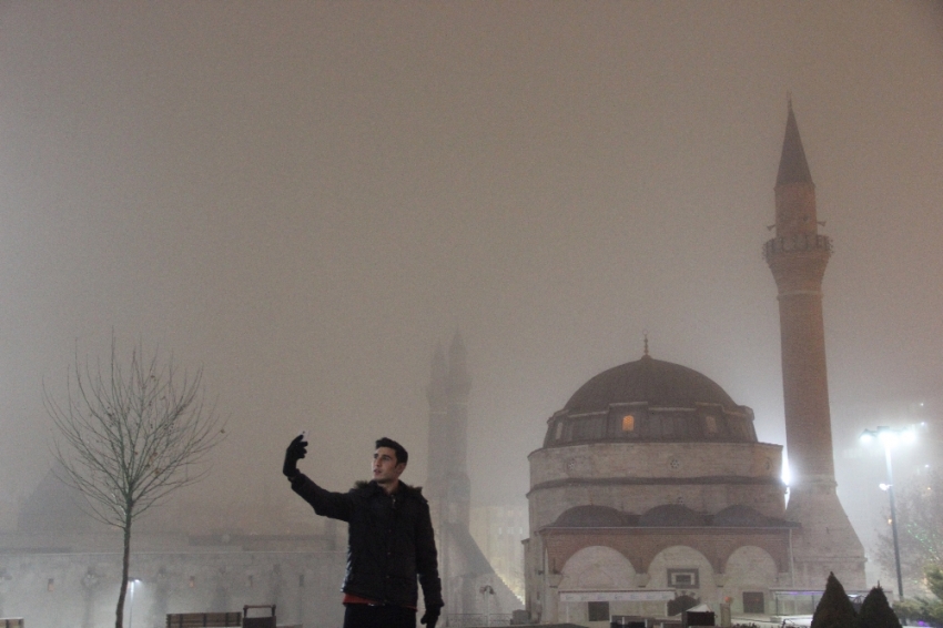 Yoğun sis kartpostallık görüntüler oluşturdu