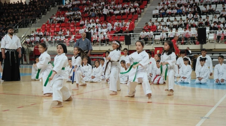 19 Mayıs Atatürk’ü Anma, Gençlik ve Spor Bayramı Erzincan’da coşkuyla kutlandı
