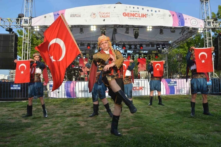 19 Mayıs Gençlik Festivali binlerce gencin katılımıyla başladı
