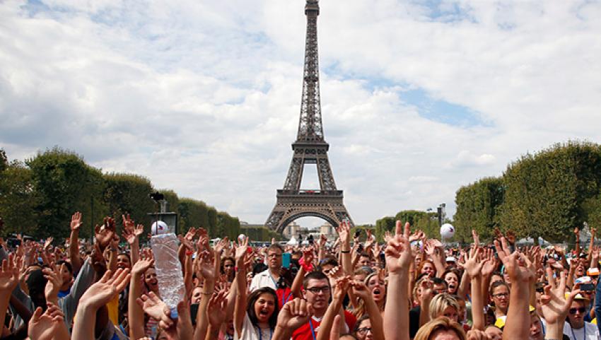 Paris'te 'Dünya Tatile Gidemeyenler Günü'