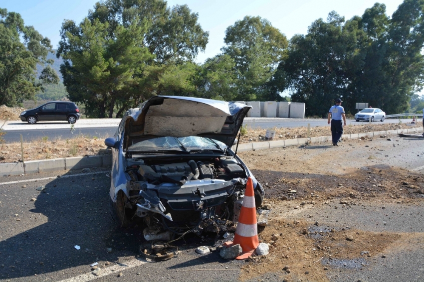 Muğla’da trafik kontrolü yapan polise otomobil çarptı