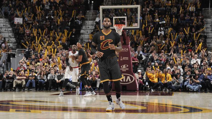 Cavaliers'a Hawks freni