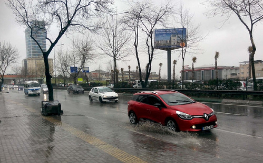 Bursa'da lodos yerini yağmura bıraktı