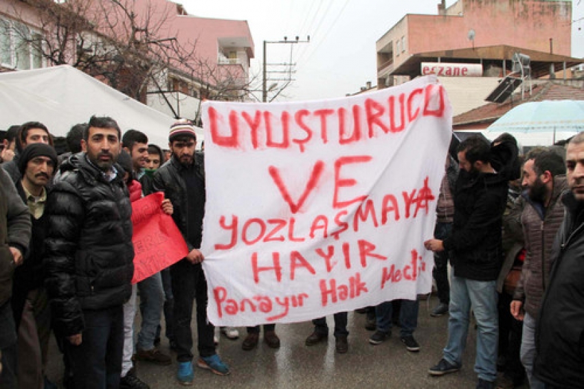 Uyuşturucudan karışan mahallede 'uyuşan gençlik istemiyoruz’ yürüyüşü