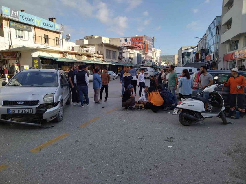 Motosiklet ile otomobil çarpıştı