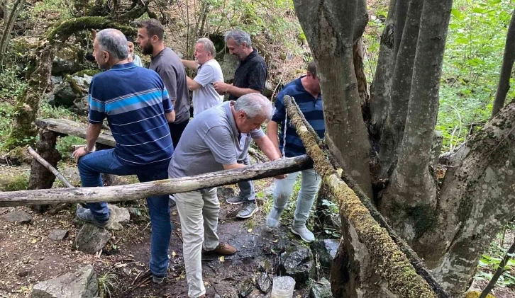 1943 yılındaki deprem felaketinden sonra akmaya başlayan kaynak suyunu 80 yıldır köylüler koruyor
