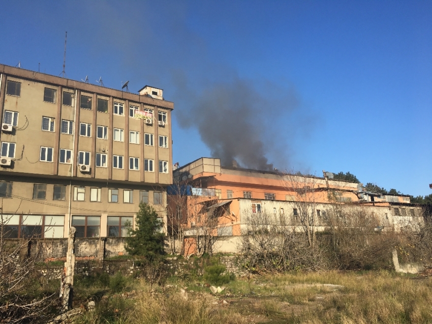 Deri imalathanesinde korkutan yangın