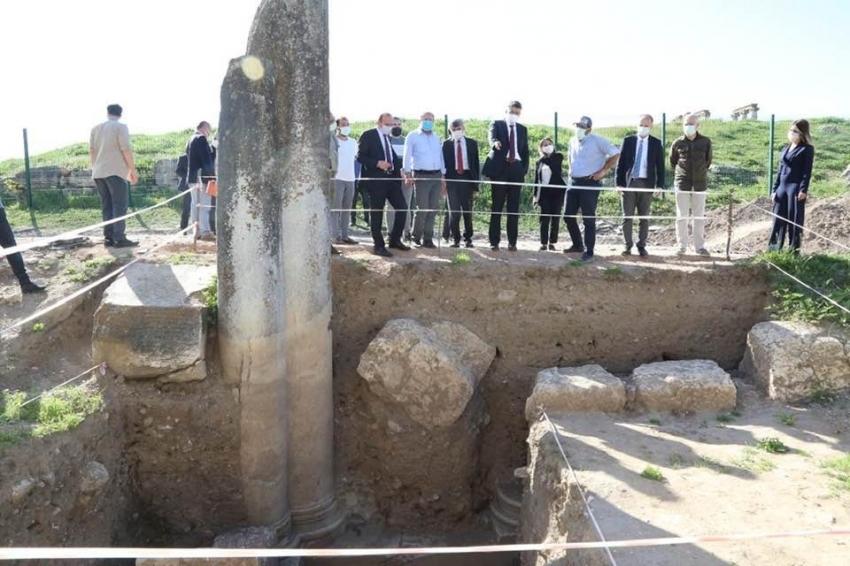 Aizanoi Antik Kenti’ndeki kazılarda agoranın giriş kapısına ulaşıldı