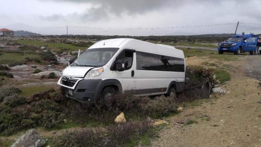 Çanakkale'de mülteci minibüsü devrildi: 5 yaralı