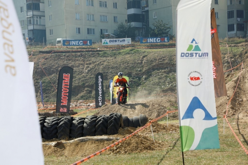 Bursa’da motocross şov nefesleri kesti