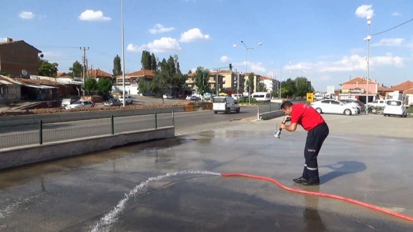 İtfaiye erinin hortumla dansı izlenme rekoru kırdı