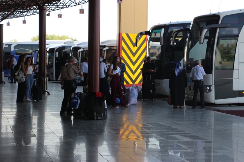 Otogarlarda ‘mülteci yolcu’ fırsatçılığı