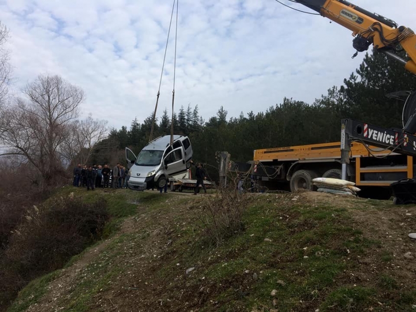 AFAD bu kez araç kurtarmak için daldı