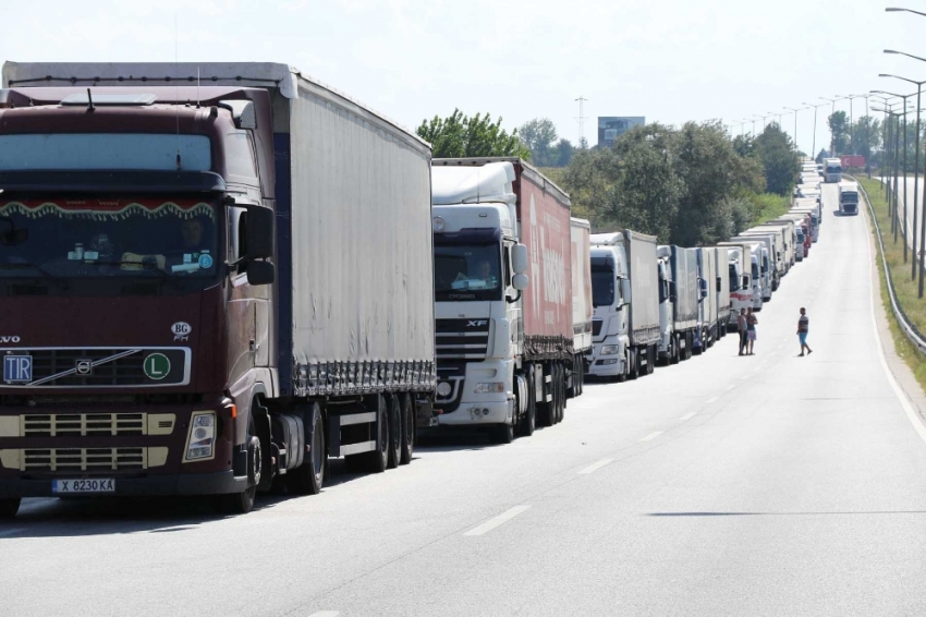 Kapıkule’de ‘çile’ kuyruğu 20 kilometre