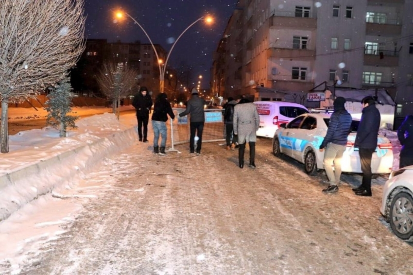 Ağrı’da güvenlik nedeniyle trafiğe kapatılan yollar yeniden açıldı