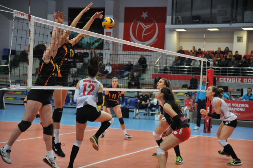 4 M Altın Elektrik Ahmet Erdem AL-Vakıfbank: 0-3