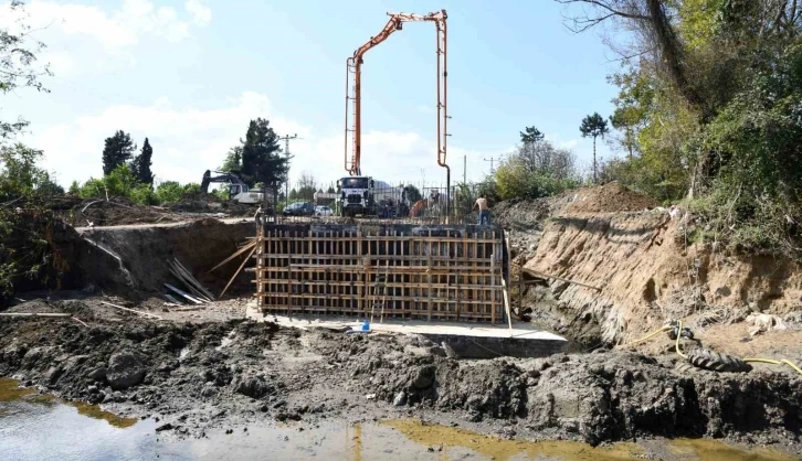 20 mahalle ve 2 ilçeyi bağlayan köprü 1,5 ay sonra tamam
