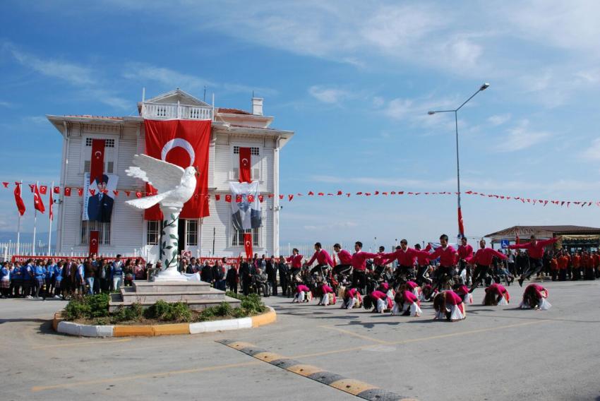 Barış güvercini bir uçtu pir uçtu